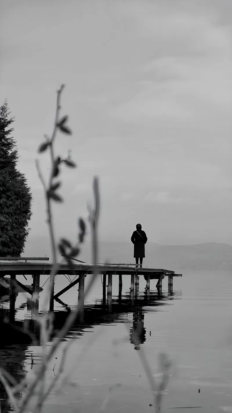 Yalnız Kalmaktan mı Korkuyorum, Yoksa Kendimle Kalmaktan mı? Psikolojik Açıdan Yalnızlık Korkusu